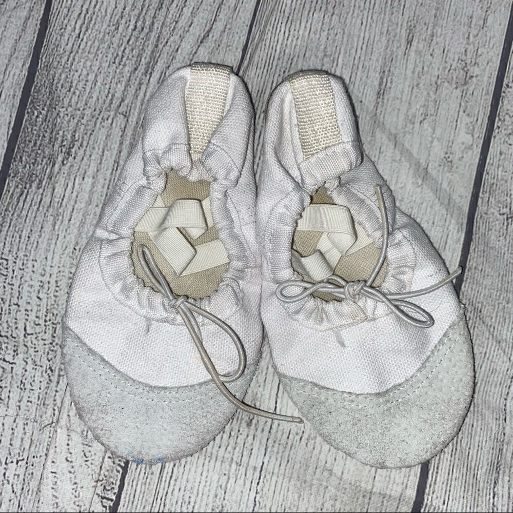 Ballet practice slippers white w/elastic band over top of foot little girls sz12